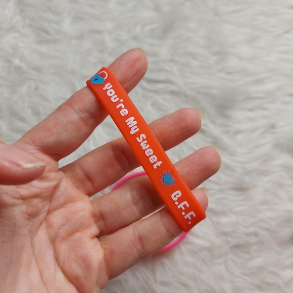 🍓 5/$5 • Cat & Jack Valentine's Rubber Wrist Bands - Picture 5 of 6